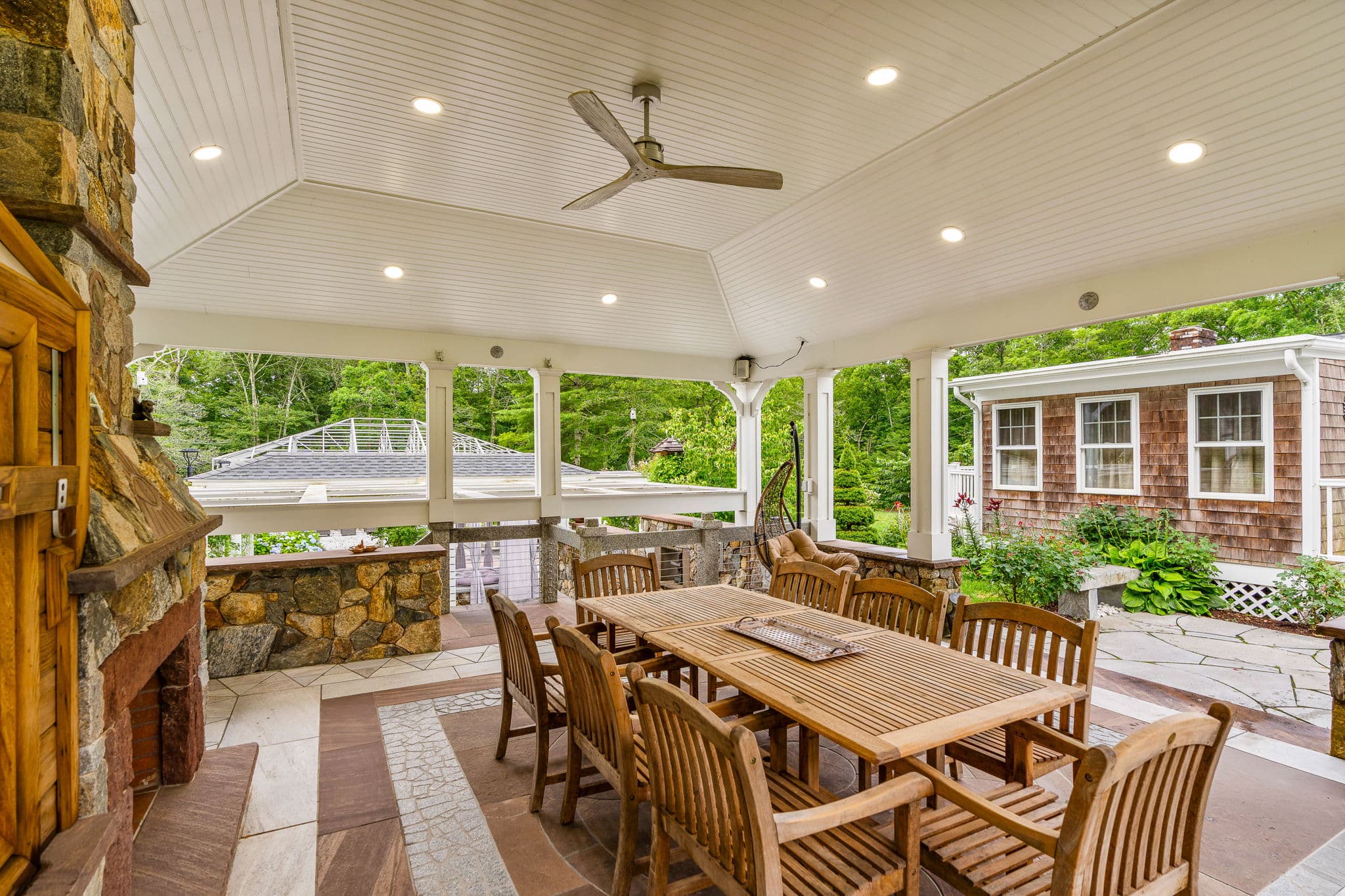 The Stone Manor estate — photo 5