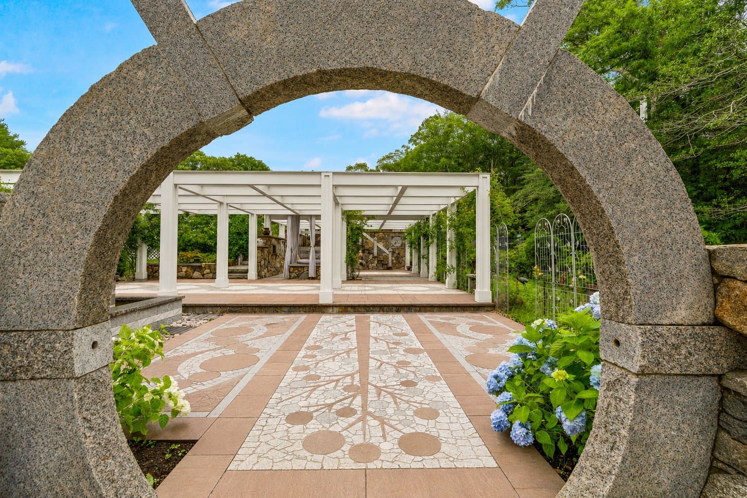 The Stone Manor estate — photo 19