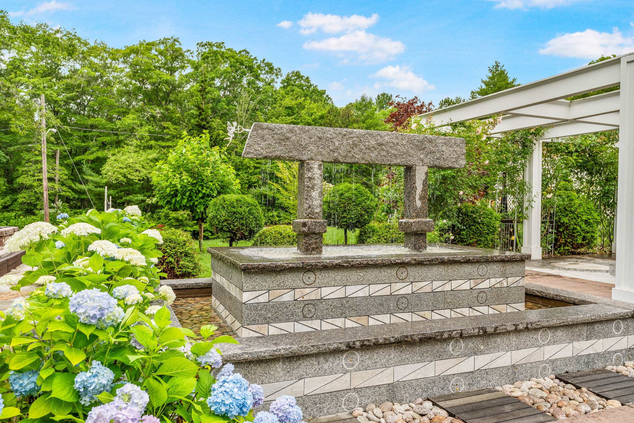The Stone Manor estate — photo 25